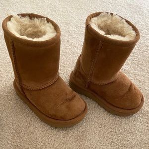 Camel little girl UGGS great condition!